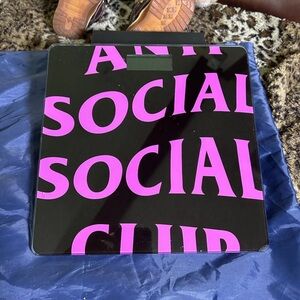 Anti Social Social Club assc weight of the world scale (blk)